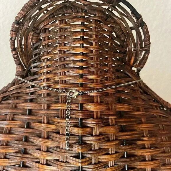 Articulating robot necklace on a silver tone chain - Picture 5 of 5